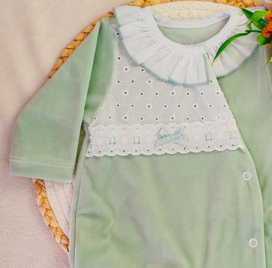Babygrow veludo com bordados