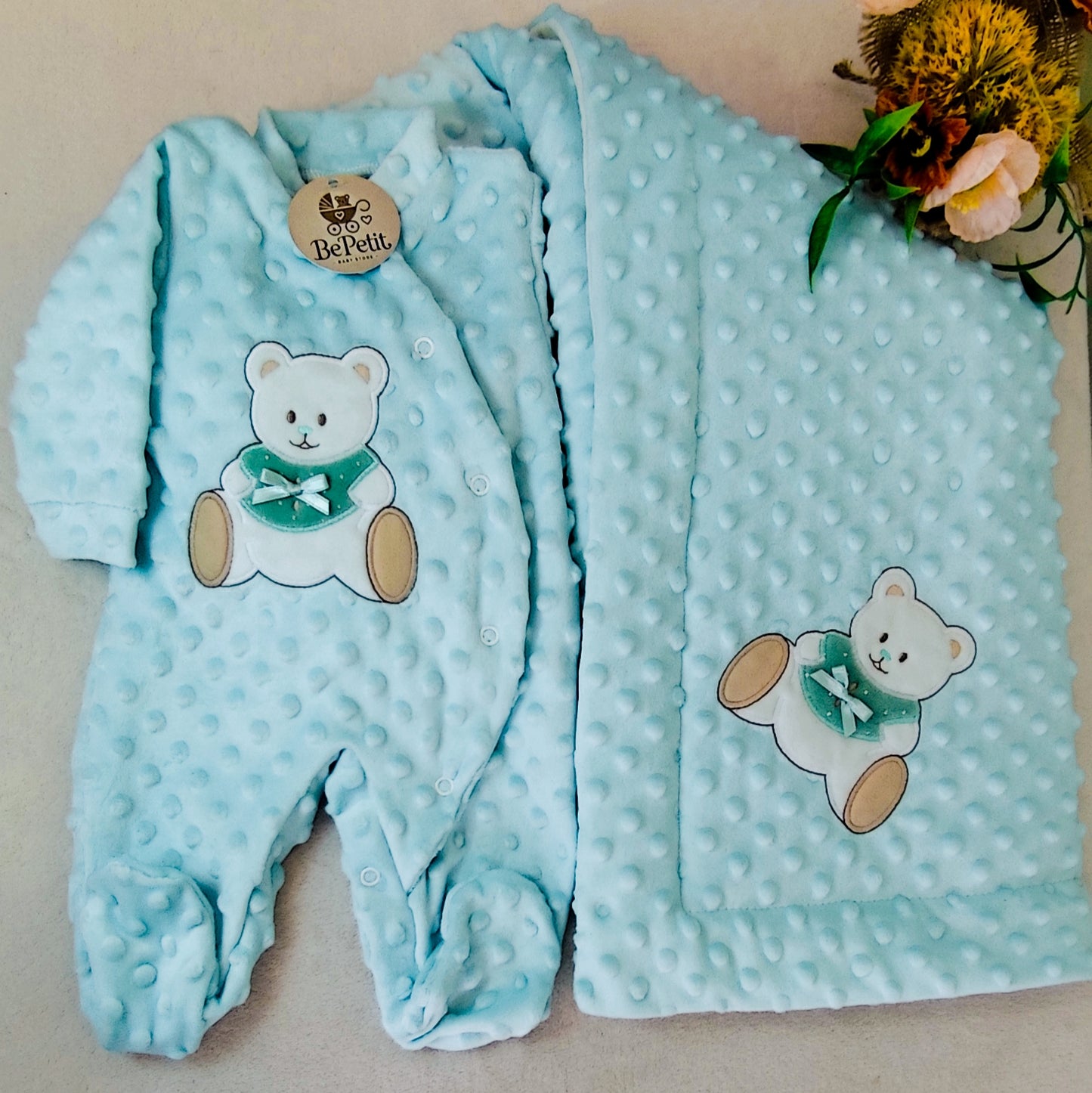Conjunto babygrow + Manta polar tecido pipoca