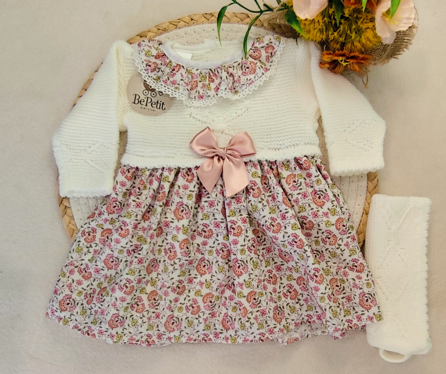Vestido floral com touca