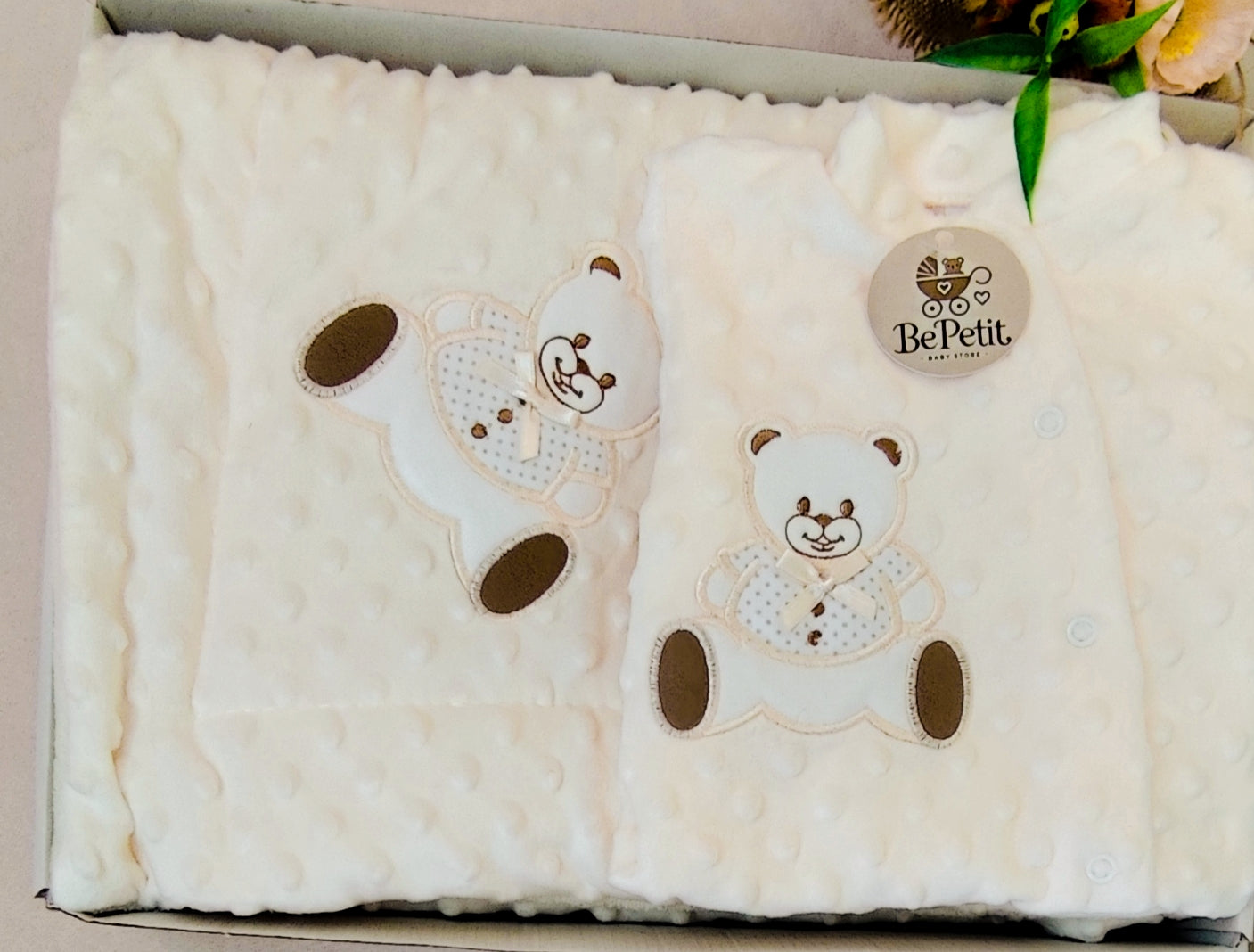 Conjunto babygrow + Manta polar tecido pipoca