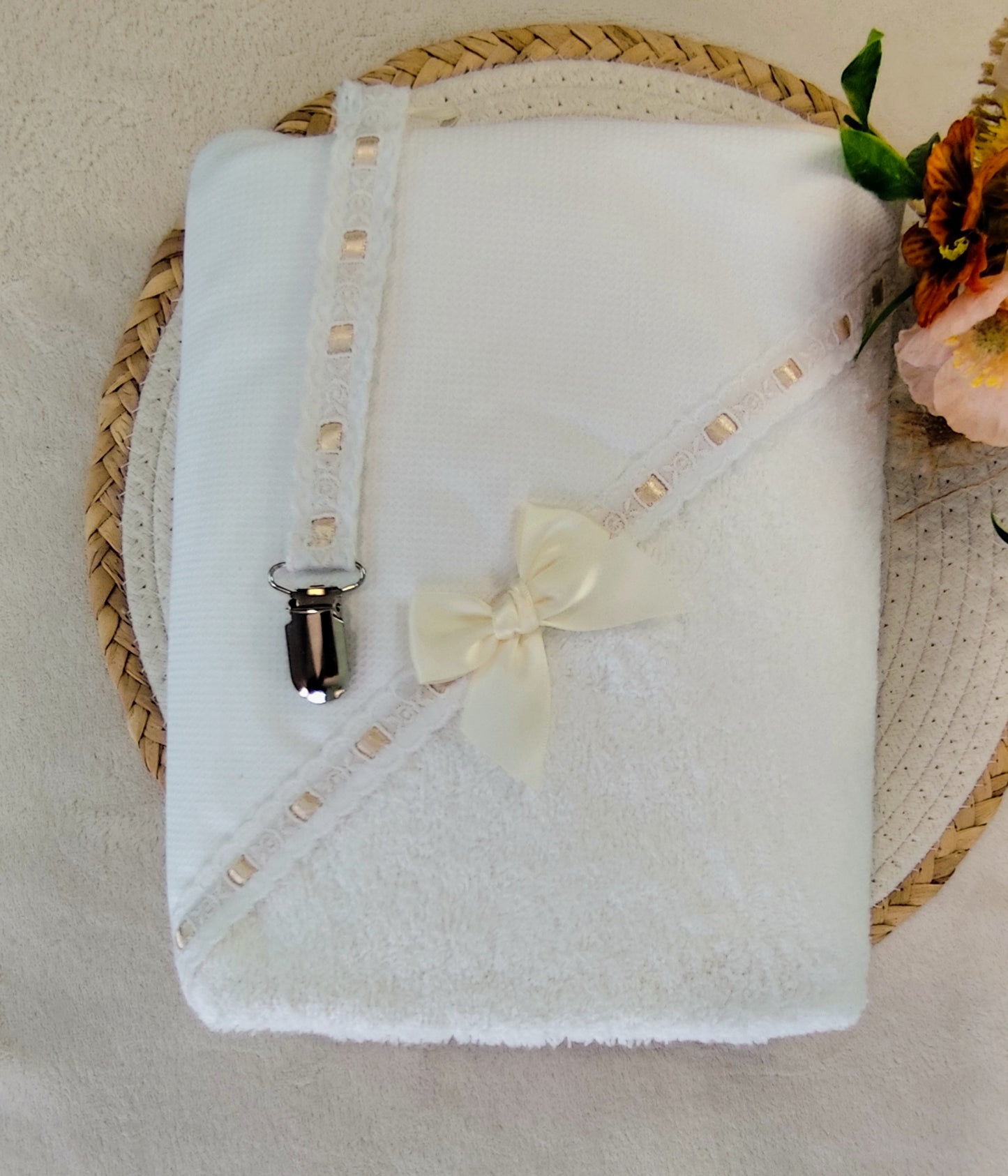Conjunto com babete, toalha,fralda,prende chupeta