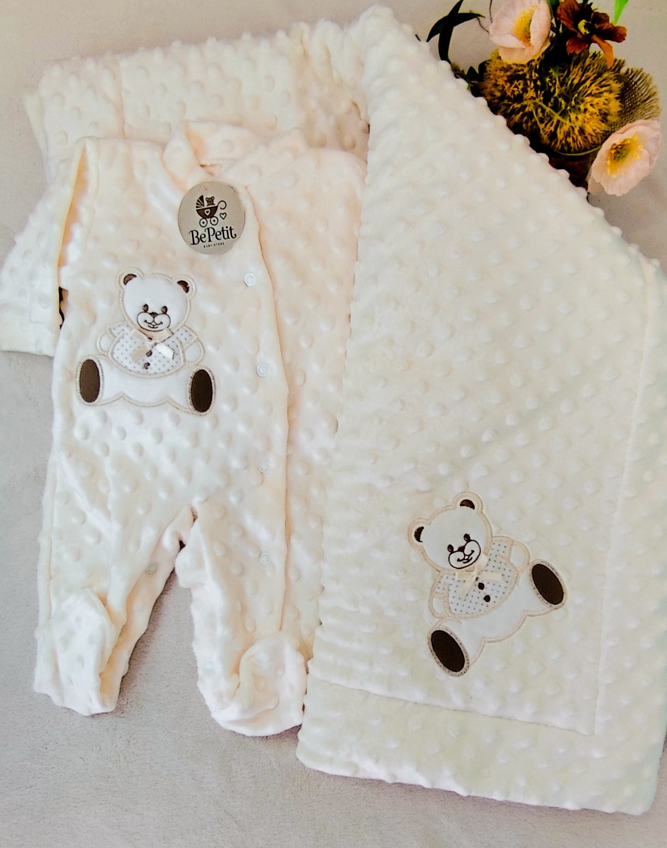 Conjunto babygrow + Manta polar tecido pipoca