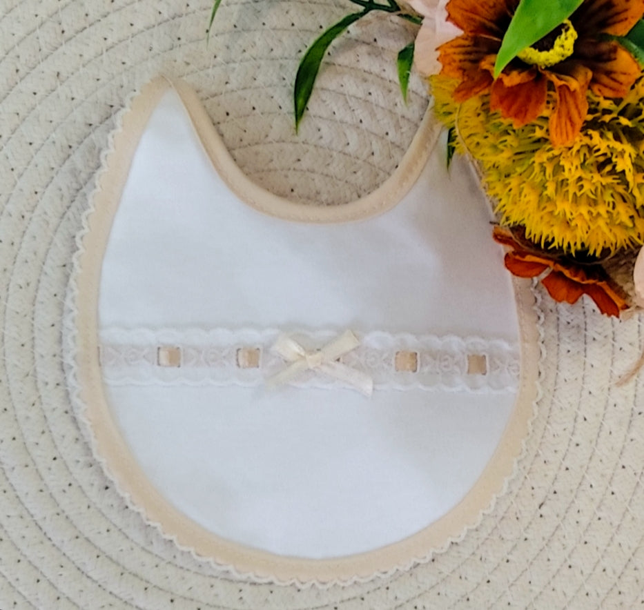 Conjunto com babete, toalha,fralda,prende chupeta
