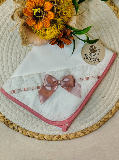 Fralda laço com bordado inglês