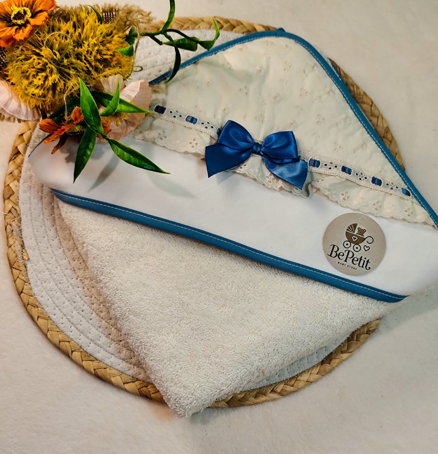 Conjunto toalha+ fralda bordado inglês azul