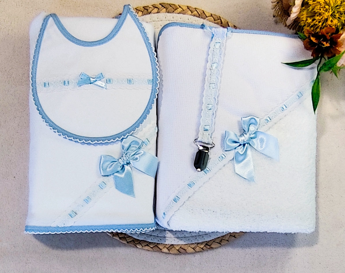 Conjunto com babete, toalha,fralda,prende chupeta