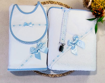 Conjunto com babete, toalha,fralda,prende chupeta