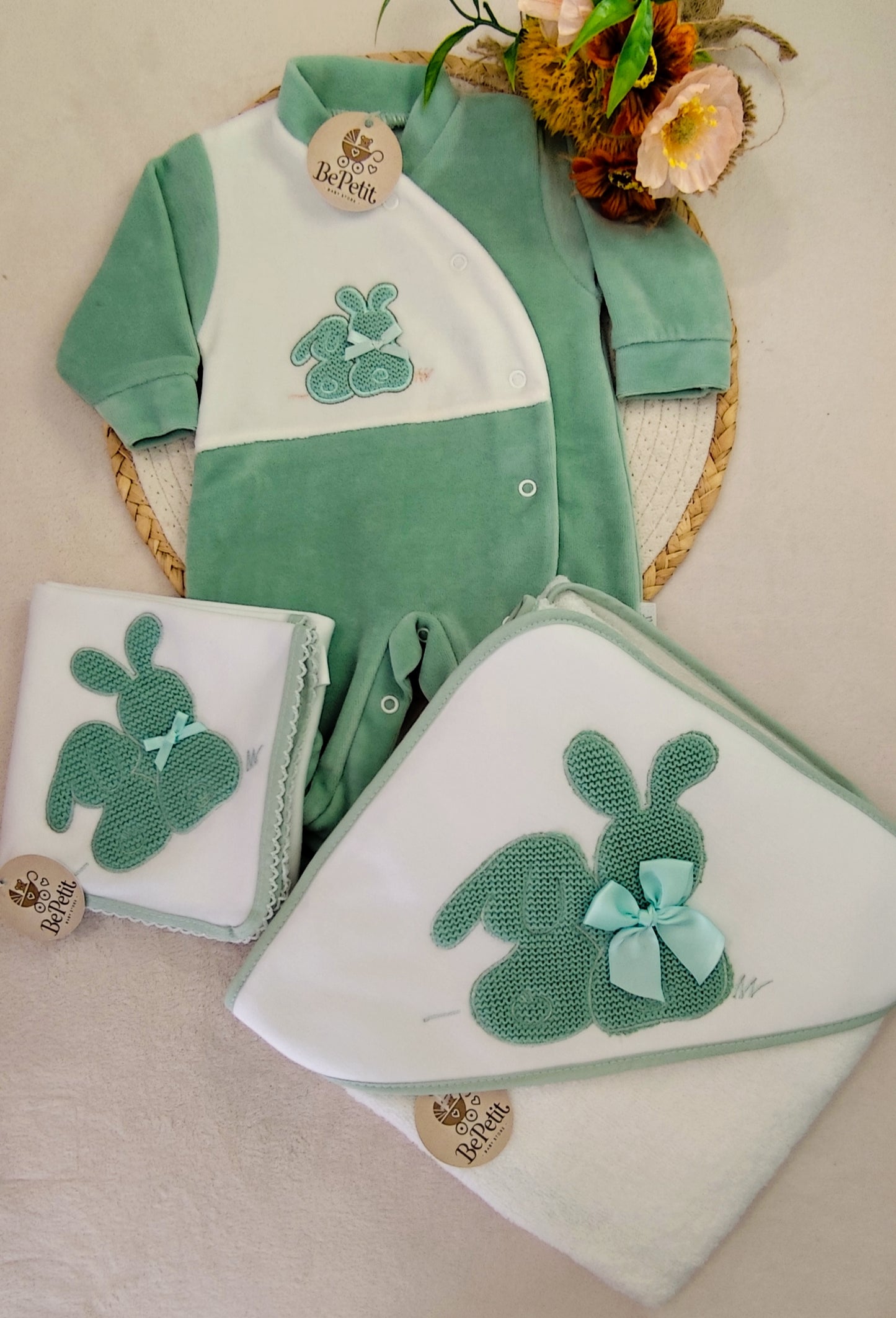 Babygrow veludo coelho verde