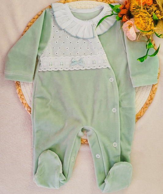 Babygrow veludo com bordados