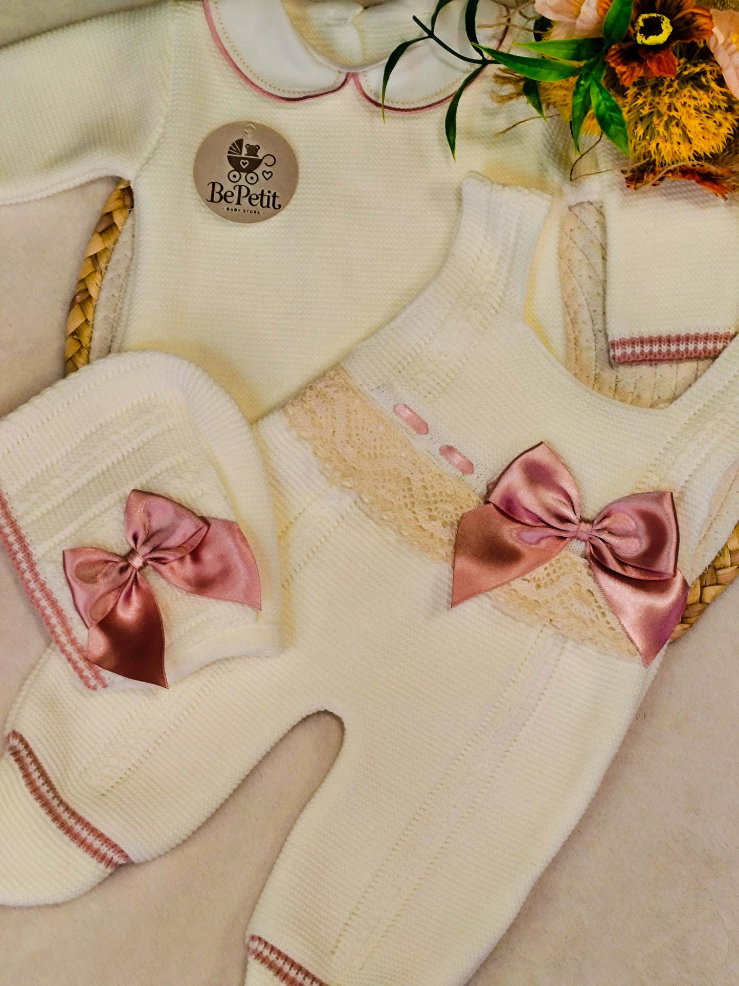 Conjunto Jardineira laços Cetim