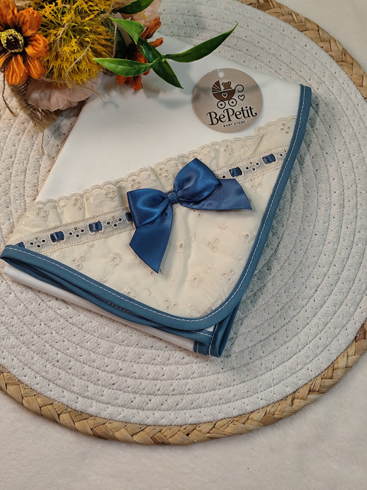Conjunto toalha+ fralda bordado inglês azul