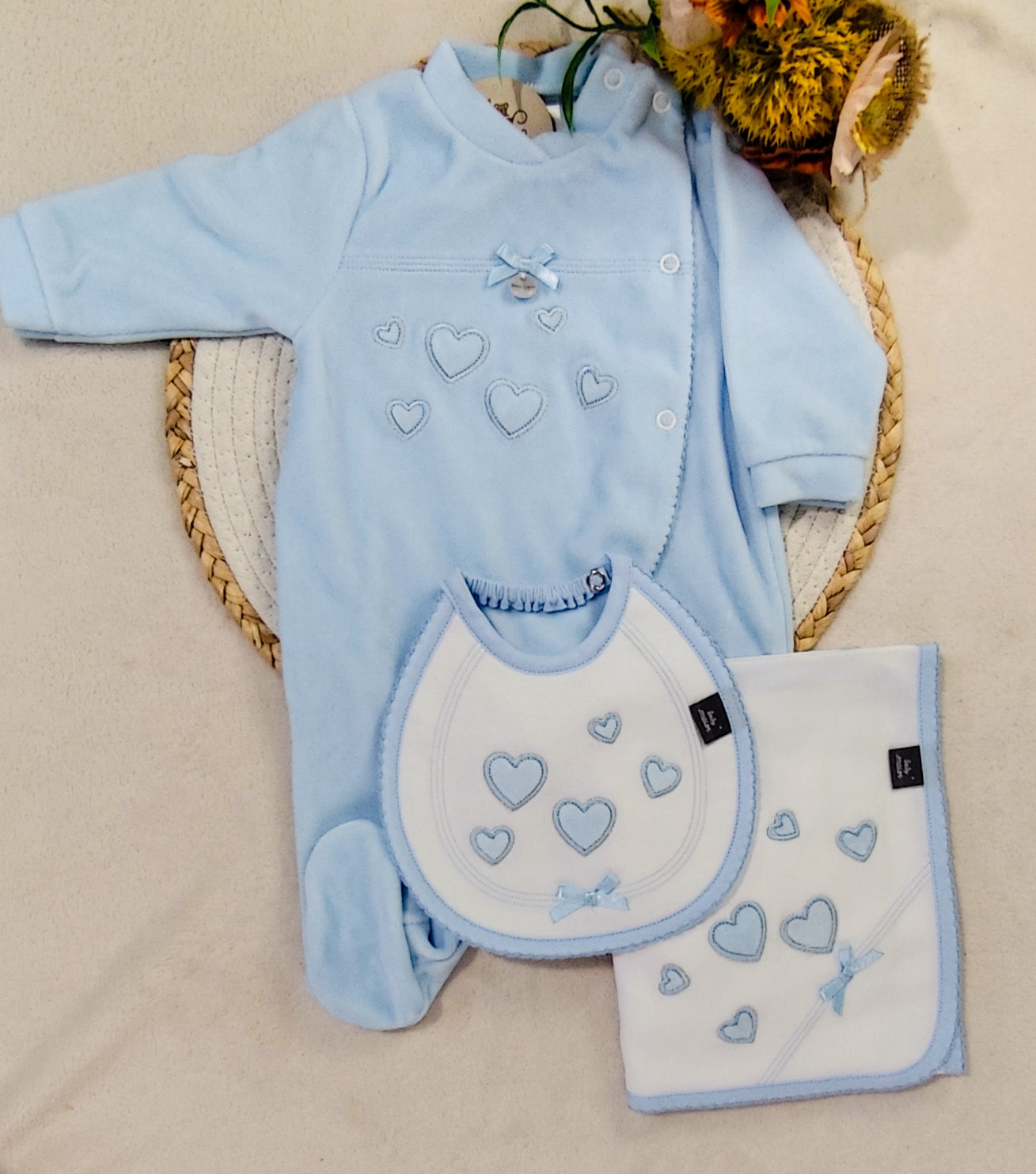 Conjunto Babygrow + fralda e babete veludo corações