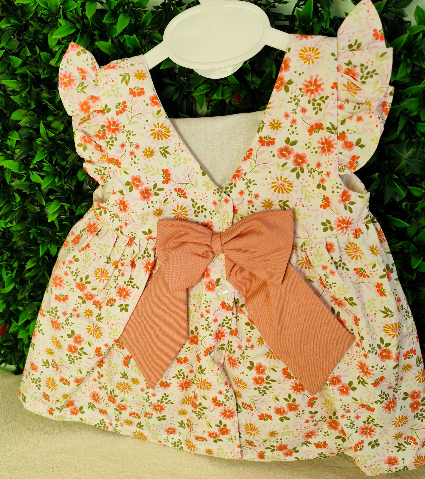 Vestido florido com laço