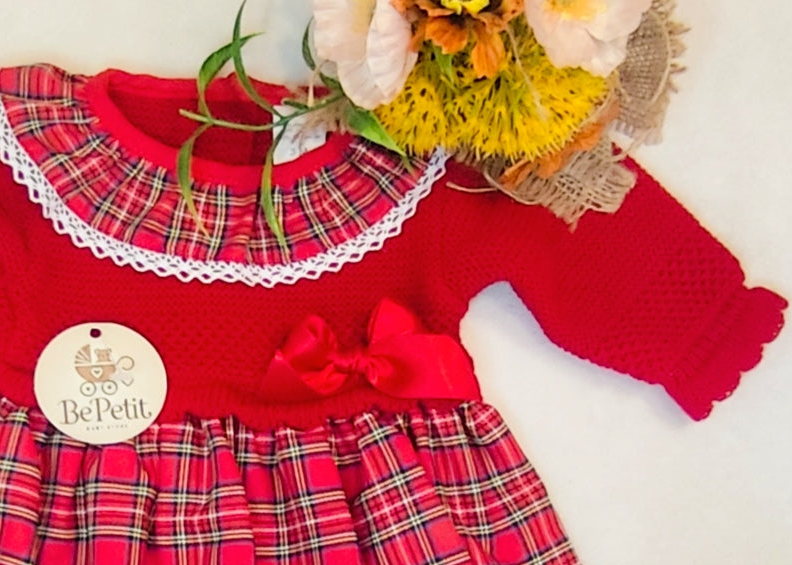 Vestido com laço de cetim