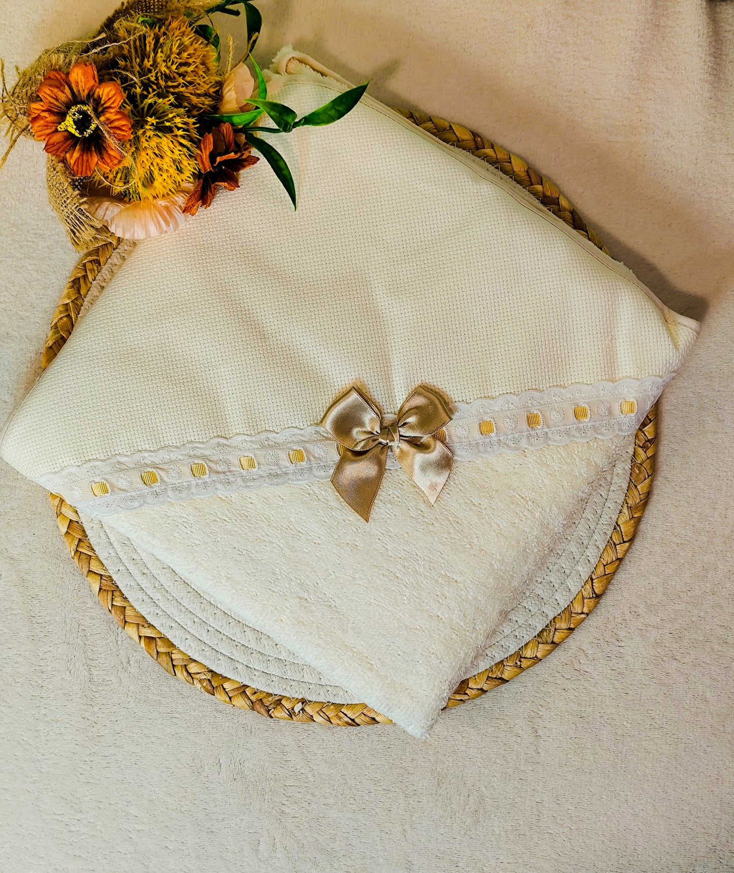 Toalha com bordado inglês