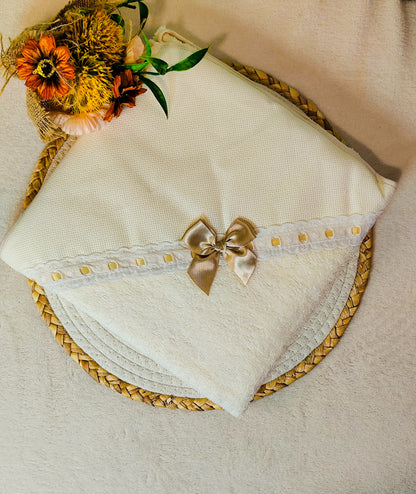 Toalha com bordado inglês