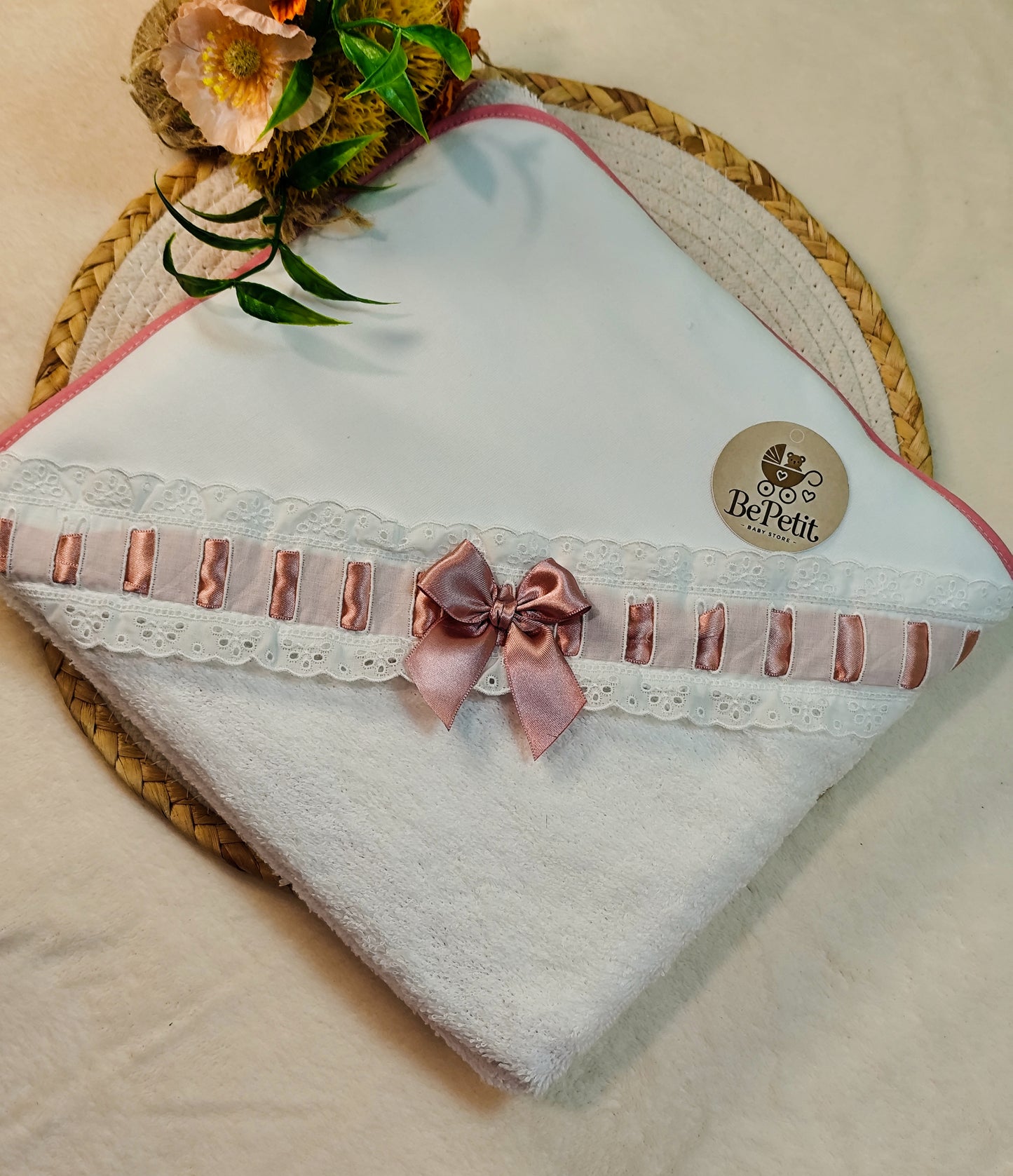 Conjunto toalha+ fralda bordado inglês