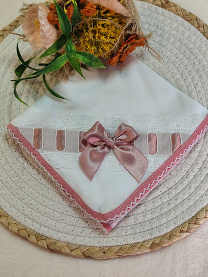 Conjunto toalha+ fralda bordado inglês