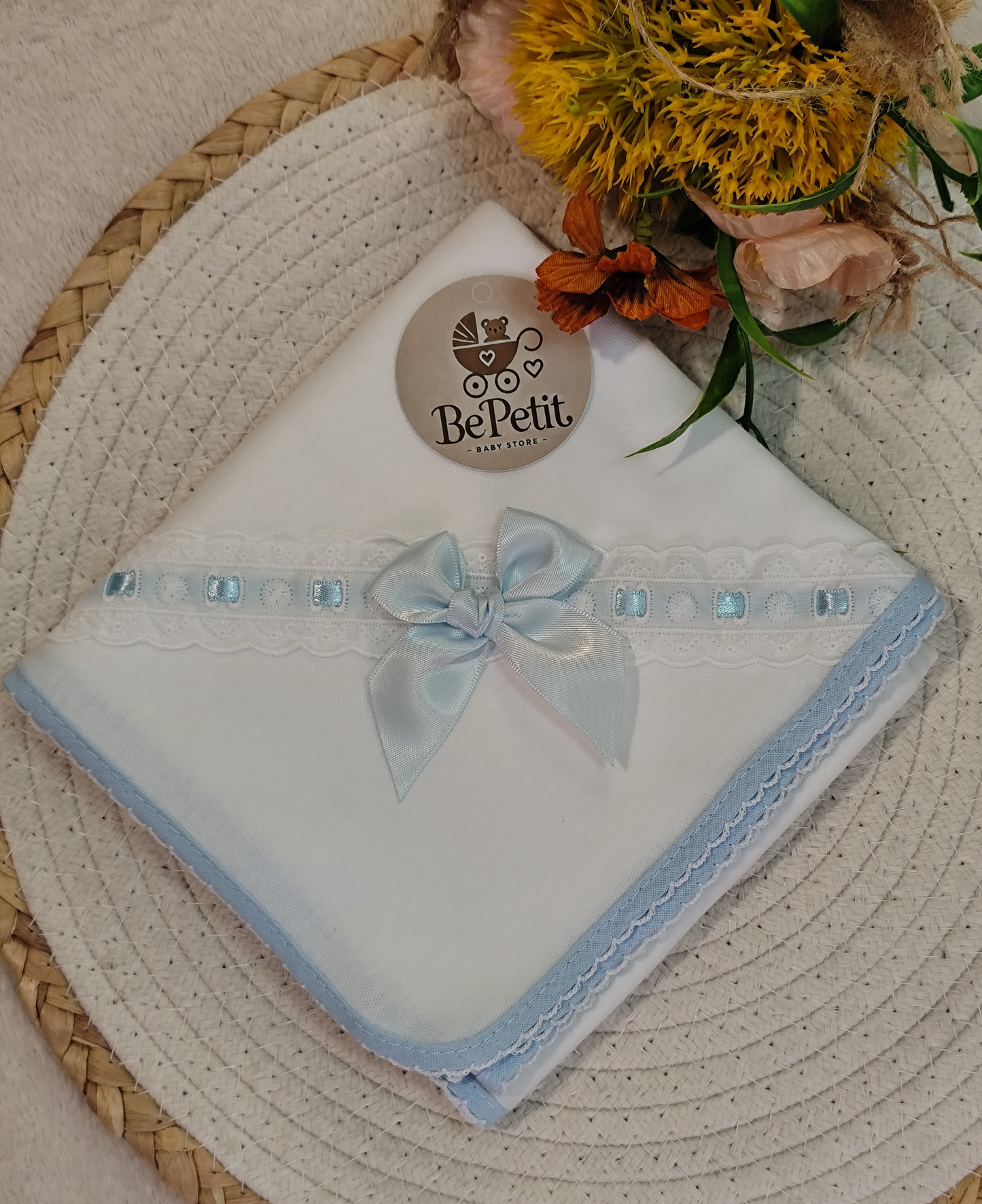 Conjunto Toalha + Fralda com bordado inglês